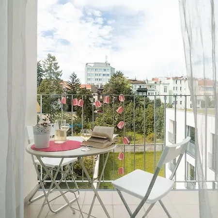 Garden View With A Balcony 아파트 *