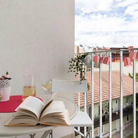 Apartment Garden View With A Balcony