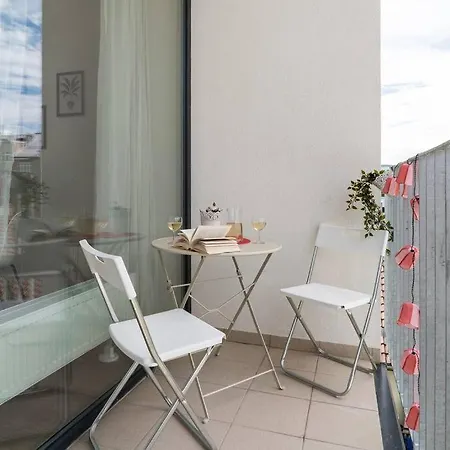 Garden View With A Balcony شقة *