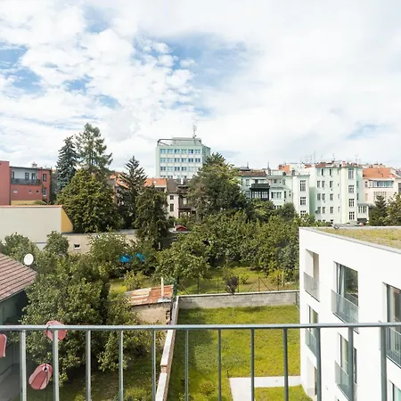 Garden View With A Balcony برنو
