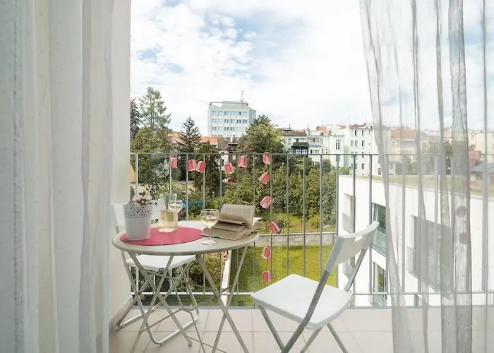 Garden View With A Balcony شقة *