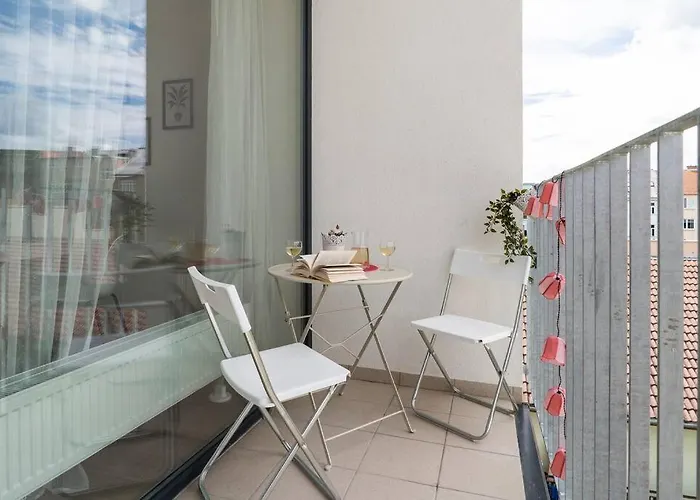 Garden View With A Balcony شقة *